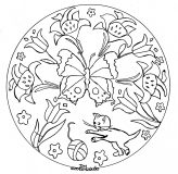 Mandala mit Blättern, Blumen und Schmetterlingen